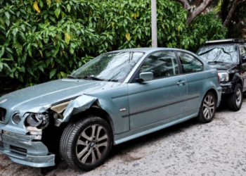 Πρόστιμο και 3μηνη αφαίρεση άδειας κυκλοφορίας στην τραγουδίστρια που παρέσυρε σταθμευμένα αυτοκίνητα στο Κολωνάκι