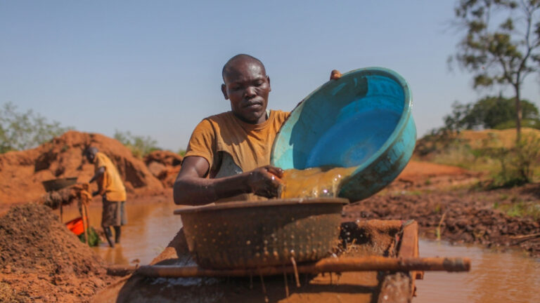 Πυρετός χρυσού κατέλαβε φτωχική περιοχή στη Νότια Αφρική