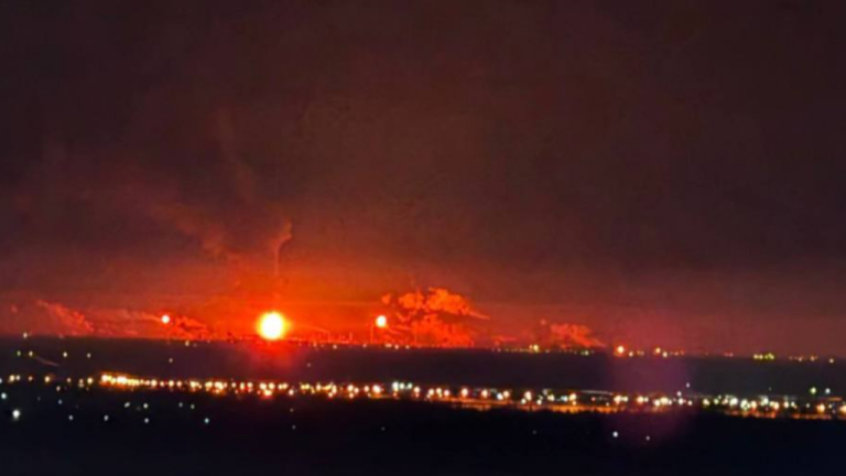 Πυρκαγιά σε στρατιωτική εγκατάσταση της Ρωσίας εξαιτίας ουκρανικής επίθεσης - Δείτε βίντεο