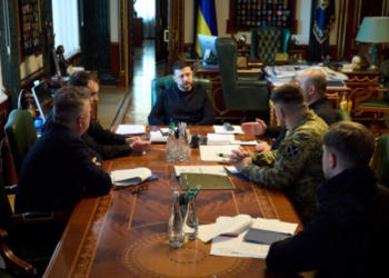 «Ρεαλιστική μια αξιοπρεπής ειρήνη», λέει ο Ζελένσκι ενόψει των συνομιλιών στο Άμπου Ντάμπι