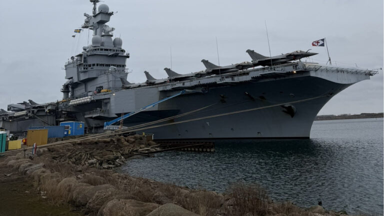 Ρωσικό drone πλησίασε το γαλλικό αεροπλανοφόρο Charles de Gaulle στη Σουηδία