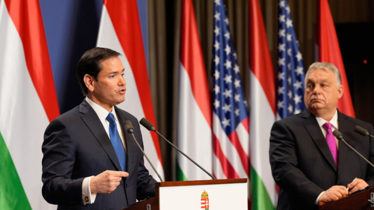 Ρούμπιο στη Βουδαπέστη: Ο Τραμπ επιθυμεί την «επιτυχία» του Ορμπάν στις εκλογές