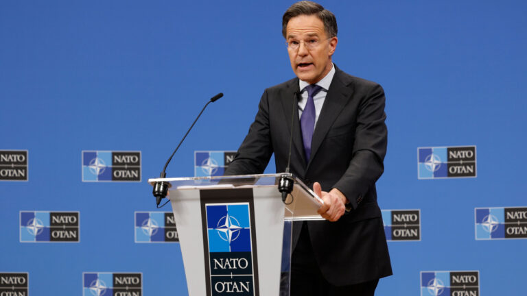 Ρούτε: Οι ΗΠΑ είναι «απόλυτα προσηλωμένες στο ΝΑΤΟ»