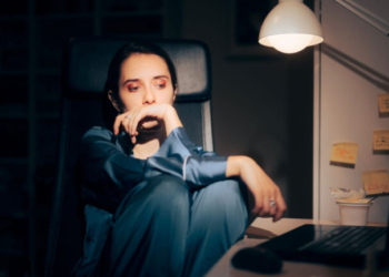 «Σχεδόν τα πάντα φαίνονται εύλογα»: Πώς οι περιλήψεις AI της Google μπορεί να είναι επικίνδυνες για την ψυχική υγεία