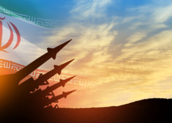 Σε ετοιμότητα ο κόσμος για πιθανό χτύπημα στο Ιράν - Όλες οι χώρες που εγκαταλείπουν τη Μέση Ανατολή