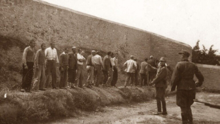 Σήμερα στη Γάνδη κλιμάκιο του ΥΠΠΟ για την απόκτηση των φωτογραφιών των 200 της Καισαριανής