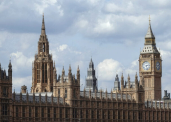 Στενότερους δεσμούς με την ΕΕ προκρίνει η Βρετανίδα υπουργός οικονομικών