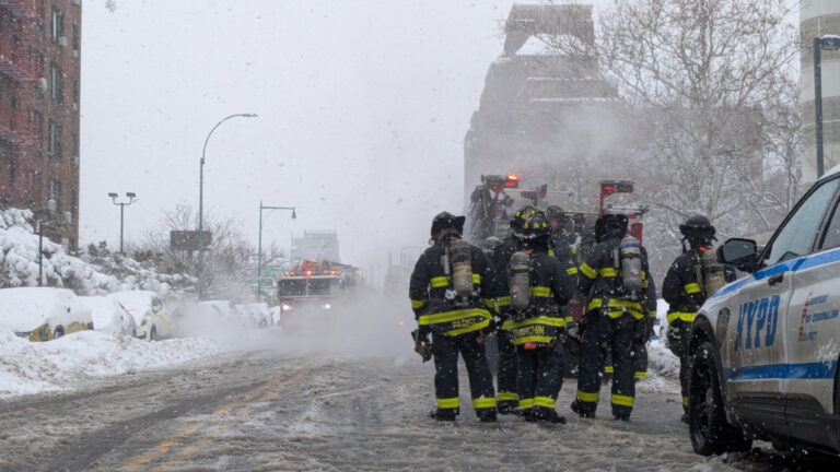 Στο έλεος της χιονοθύελλας οι βορειοανατολικές ΗΠΑ - Εκατοντάδες χιλιάδες νοικοκυριά χωρίς ρεύμα