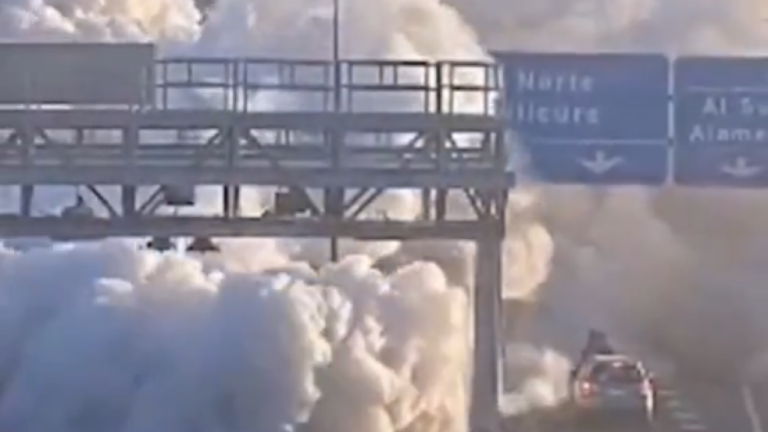 Συγκλονιστικές εικόνες από την έκρηξη βυτιοφόρου με καύσιμα στη Χιλή