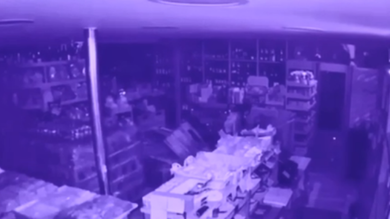 Συκιές: Γκρέμισαν τοίχο για να απεγκλωβίσουν τον κλέφτη- Η σύζυγος του ιδιοκτήτη περιγράφει την κινηματογραφική εισβολή στην κάβα