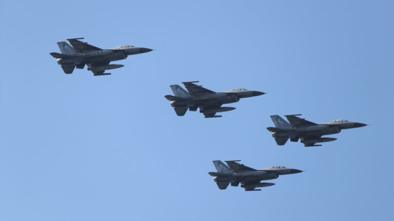 Συναγερμός στην Πολωνία: Έκλεισε ο εναέριος χώρος λόγω «μη προγραμματισμένης στρατιωτικής δραστηριότητας»