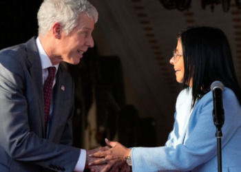 Συνάντηση Αμερικανού υπουργού Ενέργειας Ράιτ με Ροντρίγκεζ: Οι σχέσεις ΗΠΑ-Βενεζουέλας σε «σημείο ιστορικής καμπής»