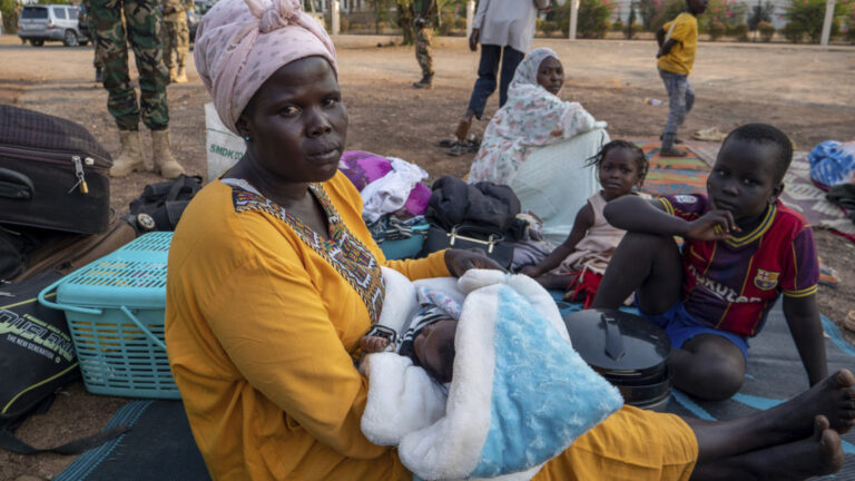 Τα ΗΑΕ υπόσχονται 500 εκατ. δολάρια για ανθρωπιστική βοήθεια στο Σουδάν