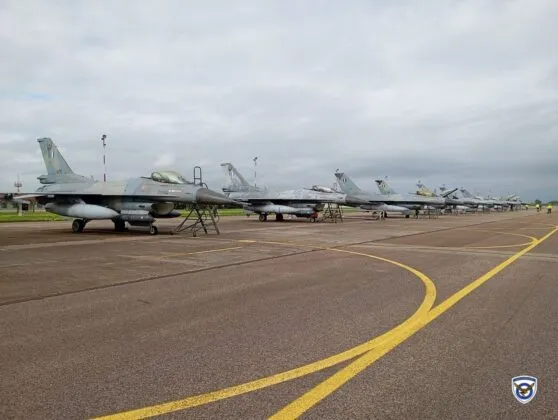 Μαχητικά αεροσκάφη σε αεροπορική βάση