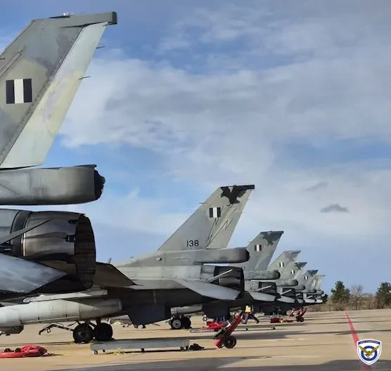 Πολεμικά αεροσκάφη σε σειρά