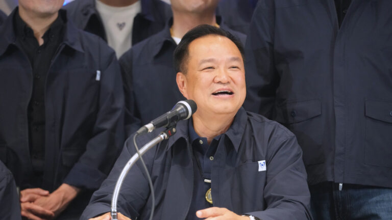 Ταϊλάνδη: Ο πρωθυπουργός Τσαρνβιρακούλ «βλέπει» πρωτιά για το κόμμα του στις εκλογές- Tι λέει το Λαϊκό Κόμμα