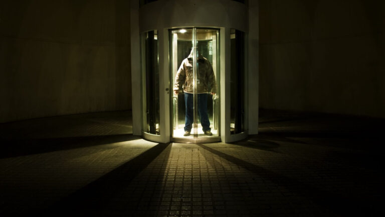 Θεσσαλονίκη: 23χρονος διαρρήκτης εγκλωβίστηκε σε ασανσέρ επιχείρησης, δίωκεται για κλοπή