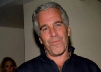 Το διαμαντένιο δαχτυλίδι 33 καρατίων και τα 50 εκατ. που ήθελε να αφήσει ο Έπσταϊν στη σύντροφό του - Τι αναφέρει η διαθήκη του