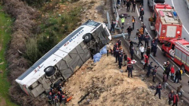 Τουρκία: Δεκαέξι νεκροί και 30 τραυματίες σε δύο τροχαία δυστυχήματα