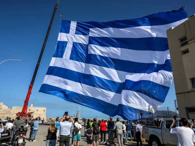 Ελληνική σημαία στο Ηράκλειο