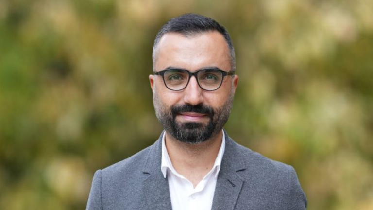 Τούρκος δημοσιογράφος της Deutsche Welle συλλαμβάνεται για «προσβολή σε βάρος του προέδρου» Ερντογάν