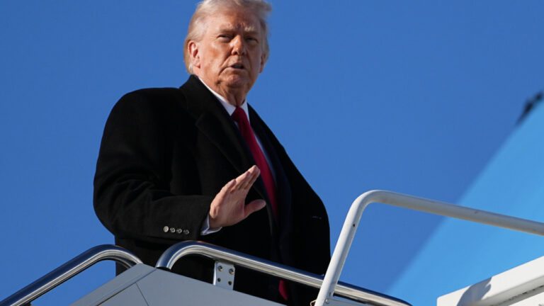 Τραμπ σε Ιράν: Θα συμβούν πολύ άσχημα πράγματα - Συμφωνία με τον έναν ή τον άλλον τρόπο