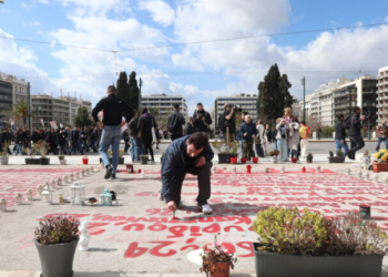 Τρία χρόνια από την τραγωδία των Τεμπών: «Παραλύει» η χώρα με πανελλαδικά συλλαλητήρια και απεργίες- Πώς θα κινηθούν τα ΜΜΜ