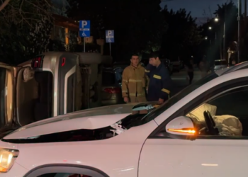 Τροχαίο με ανατροπή ΙΧ και δύο εγκλωβισμένους στην Κηφισιά