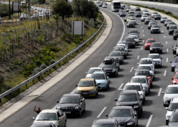 Τροχαίο με πέντε φορτηγά στην Αθηνών–Κορίνθου στο ύψος του Ασπρόπυργου - Μποτιλιάρισμα χιλιομέτρων