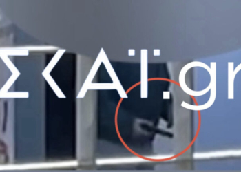 Βίντεο ντοκουμέντο: Ηλικιωμένος απειλεί με αεροβόλο μαθητές στου Ρέντη - Τι είπε στους αστυνομικούς