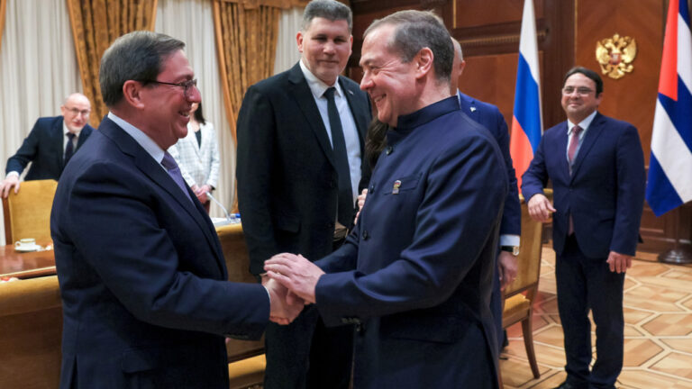 Βλαντίμιρ Πούτιν: «Απαράδεκτες οι νέες κυρώσεις κατά της Κούβας»