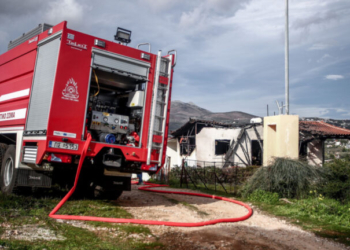 Υπό έλεγχο πυρκαγιά σε χώρο εργοστασίου στην Ελευσίνα