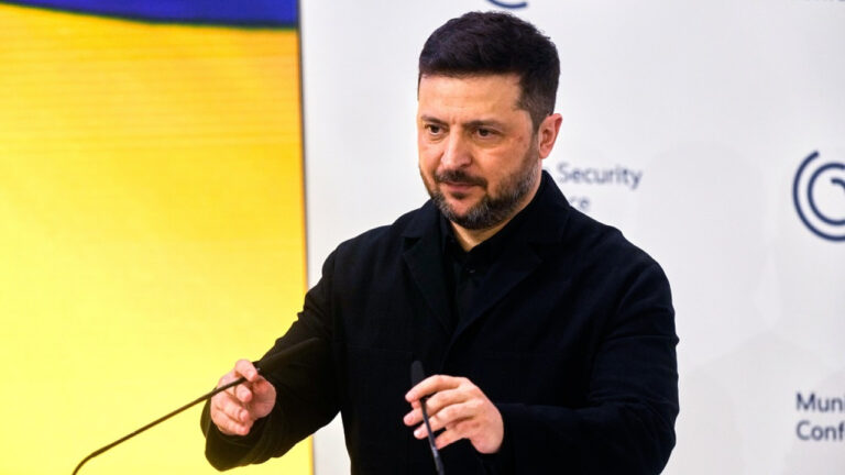 Ζελένσκι: «Κοντά» σε έγγραφο για τον μηχανισμό παρακολούθησης της εκεχειρίας – Άφησε ανοικτό το εδαφικό σε επίπεδο ηγετών