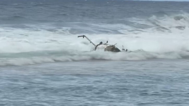 3 τουρίστες σκοτώθηκαν από συντριβή ελικοπτέρου στη Χαβάη - Δείτε βίντεο