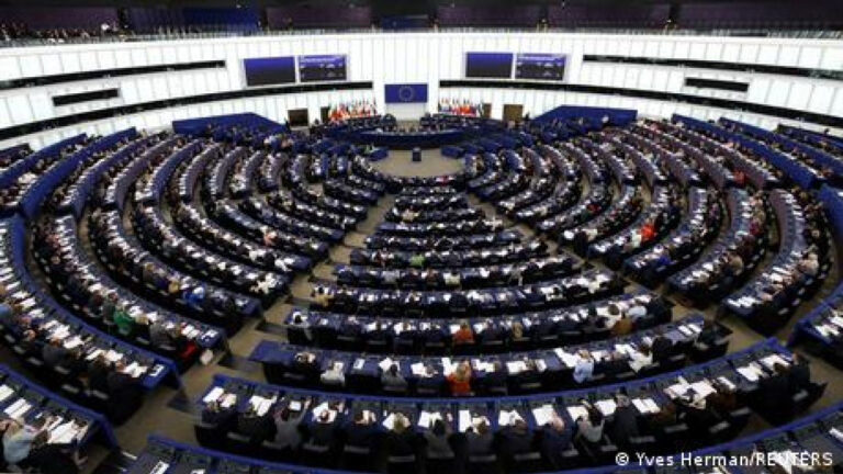 389 τρύπες στο «Δημοκρατικό Τείχος»