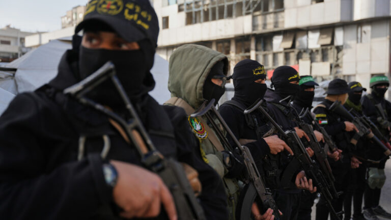 Αφοπλισμός Χαμάς και καταστροφή σηραγγών: Αναλυτικά το σχέδιο 8 μηνών του Τραμπ για τη Γάζα