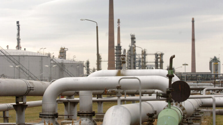 Αύξηση 20% στις τιμές των καυσίμων στο Πακιστάν