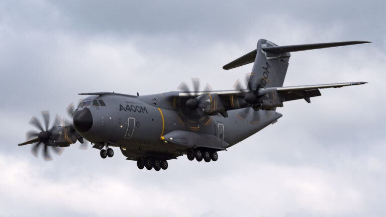 Αλγερία: Συντριβή στρατιωτικού αεροσκάφους – Δύο νεκροί και τέσσερις τραυματίες