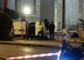 Ανακοίνωση της Αστυνομίας για τον άνδρα με τις χειροβομβίδες