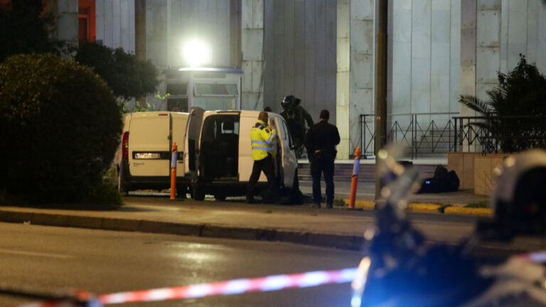 Ανακοίνωση της Αστυνομίας για τον άνδρα με τις χειροβομβίδες