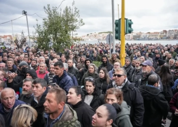 Αποκλεισμός λιμανιού στη Μυτιλήνη από κτηνοτρόφους – Κλιμακώνονται οι κινητοποιήσεις