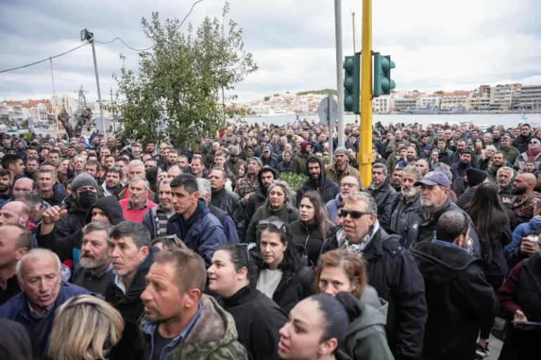 Αποκλεισμός λιμανιού στη Μυτιλήνη