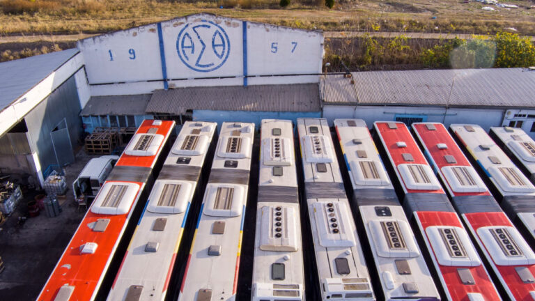 Απολύθηκε οδηγός του ΟΑΣΘ που ενεπλάκη σε επεισόδιο με άλλον οδηγό - Δείτε βίντεο