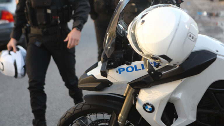 Αστυνομική επιχείρηση σε αποθήκη γνωστής γκαλερί του Κολωνακίου - Τι βρέθηκε