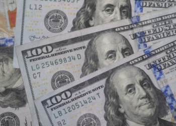 Μπαίνει η υπογραφή του Ντόναλντ Τραμπ στα χαρτονομίσματα των 100 δολαρίων