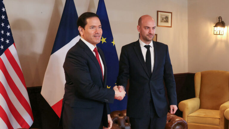 Μπαρό: Συμμεριζόμαστε τον στόχο των ΗΠΑ για επαναλειτουργία του Στενού του Ορμούζ