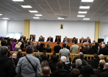 Δίκη των Τεμπών: Η διάταξη της προέδρου της Έδρας για τον καταμερισμό των θέσεων και την είσοδο στην αίθουσα