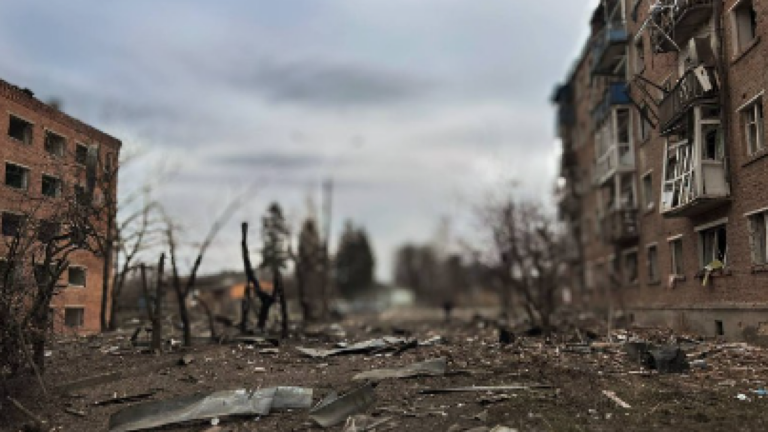 Δυο νεκροί, 30 τραυματίες σε πλήγματα της Ρωσίας στην Ουκρανία