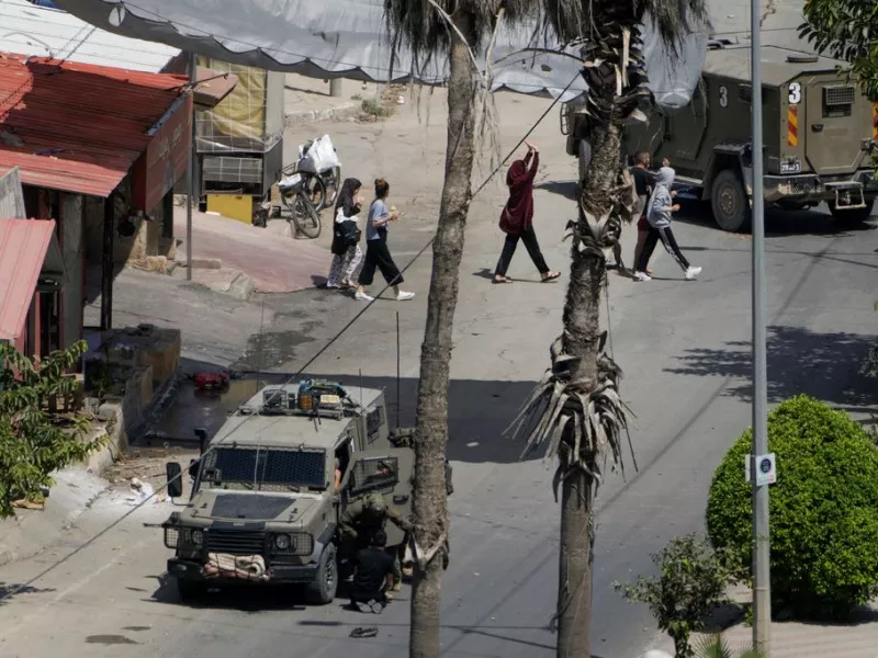 Στρατιωτικά οχήματα στη Δυτική Όχθη