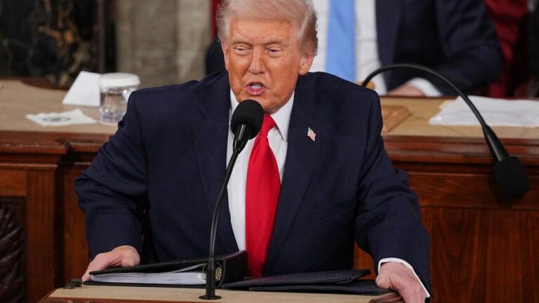 «Έχω 3 πολύ καλούς υποψηφίους»: Νέοι γρίφοι Τραμπ για τον διάδοχο στην ηγεσία του Ιράν